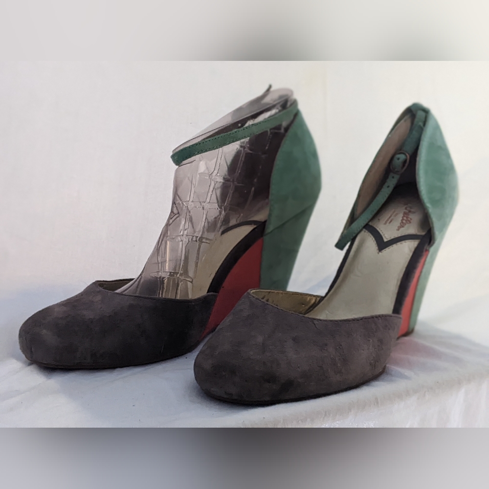 *Never Worn* Seychelles color block suede wedge heel sandals